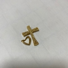 【12月12日まで】クロスとハートモチーフのペンダントトップの画像