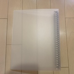 ④ 【直接引き渡し・ほぼ未使用】無印 バインダー B5・26穴の画像