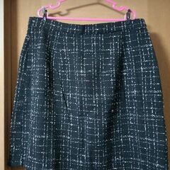 【値下げ!!】スカート　秋冬　新品　未使用　膝丈　ひざ丈　2XLの画像
