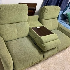 ニトリの電動リクライニング三列ソファーの画像