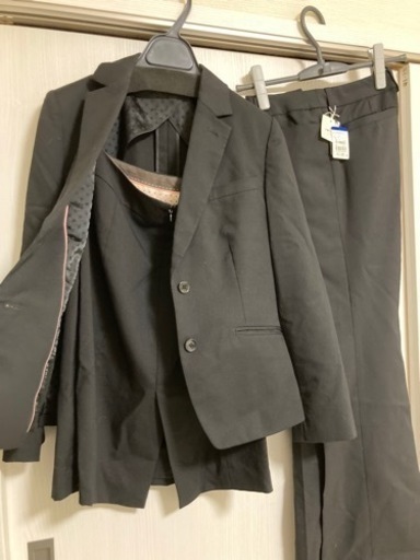 レディーススーツ新品未着用