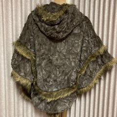 AVIRA PINK ファーポンチョ Mサイズ ブラウンの画像