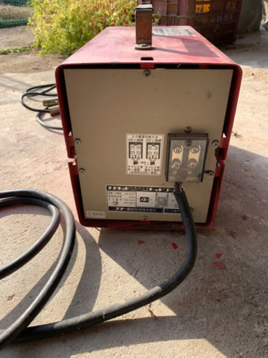 嫁ぎ先決まりました。溶接機　100V兼200V  本体とメンと革手セット！