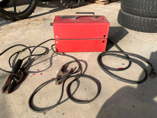 嫁ぎ先決まりました。溶接機　100V兼200V  本体とメンと革手セット！