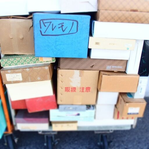 在庫処分品です　かご車2台分　食器、小型家電、生活雑貨、タオル、靴などなど