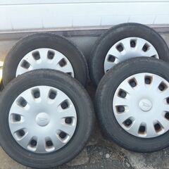 タントのタイヤ・ホイール・キャップ４本の画像