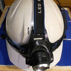 強力ヘッドライト　単三電池４本　ヘルメット装着可 値下げ １２０...