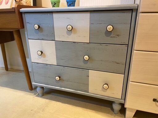 宇都宮でオシャレな家具を探すなら『オトワリバース！』チェスト タンス ブルーホワイト シャビー アンティーク風 中古品