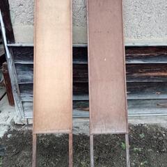 木製立て看板２枚　大きさ３４cm弱×約１８２cm　厚み約４cm
