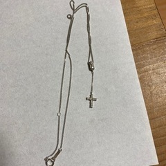 【12月12日まで】揺れるクロスのネックレス