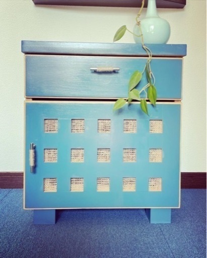 木製ナイトテーブル