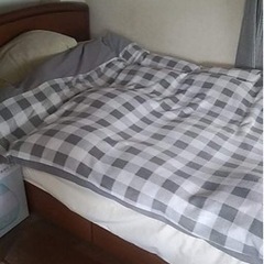 ベッド(セミダブル)