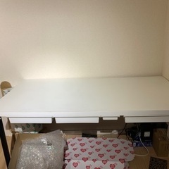 ikea イケアのテーブル