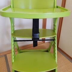 カトージのチャイルドチェアの画像