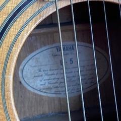 現在お話中です。ヤマハ　アコースティックギター　弦切れの画像