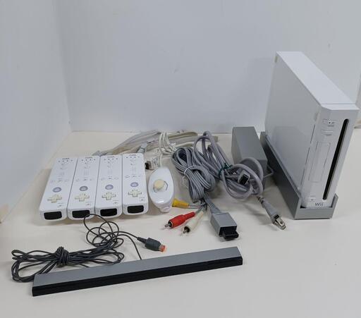 中古 任天堂Wii本体RVL-001 リモコン4個＋ヌンチャク1個付き