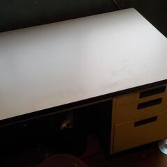 ビジネスデスク　机　白　ですの画像