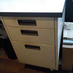 ビジネスデスク　机　白　ですの画像