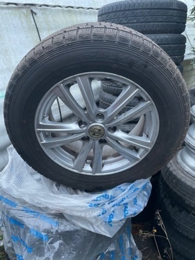 215／60ー16スタッドレスタイヤ