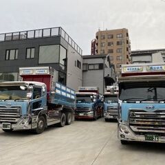 日給13,500円～16,000円【大型ダンプトラックドライバー...