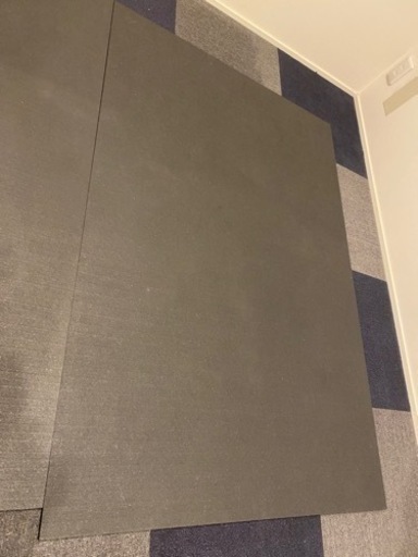 ゴムマット3枚と下に敷いてあるマット30枚ほど