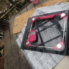 手元のリモコンで体重が確認できる－ワイヤレス体重計の画像