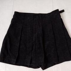 黒のショートパンツ