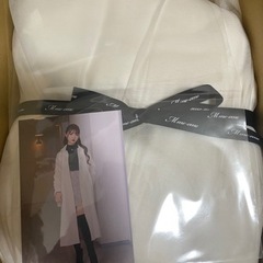 Mme emeのホワイトファーコートの画像
