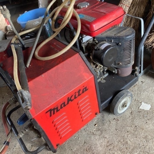 マキタ高圧洗浄機とロビンエンジン