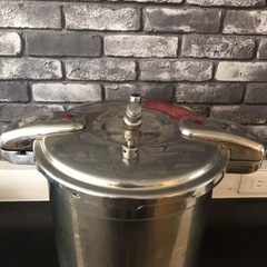 ★★おすすめ★★Wonder Chef Pro Used Pressure Cooker 15L Stainless Steel NPDC15 圧力鍋 15Lプロビッグ ステンレス製 両手 中古です。