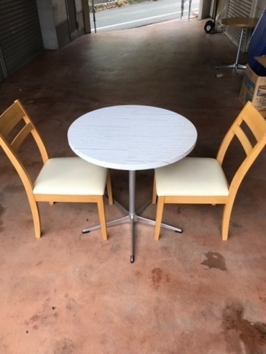 新入荷♪丸テーブル♪コーヒータイムにいかがですか？えこりっちはいつもお安く♪
