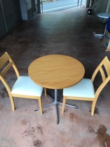 新入荷♪♪丸テーブル♪コーヒータイムにいかがですか？