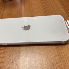 新品未使用iPhone SEの画像
