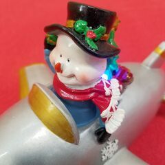 【 プロペラから素敵な文字が 】サインエアプレーン 「スノーマン」 クリスマス　MERRY CHRISTMAS/HAPPY HOLIDAYS/HERE COMES SANTAの画像