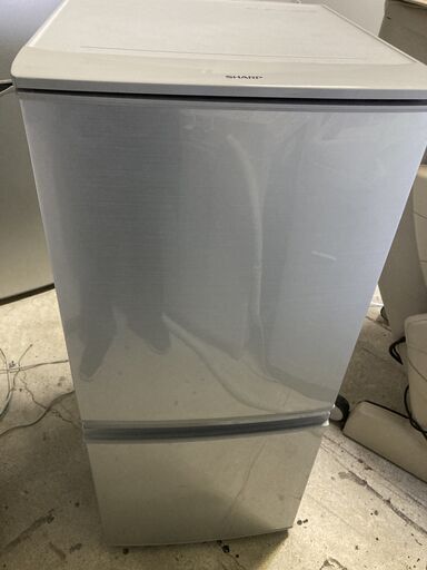 SHARP/シャープ 冷凍冷蔵庫 SJ-D14C-S 137L 2ドア 耐熱100℃トップテーブル つけかえどっちもドア 46Lボトムフリーザー 2017年製