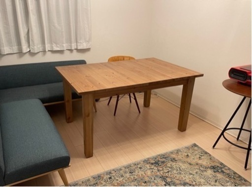 IKEAの伸長式ダイニングテーブル
