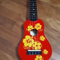 ウクレレ 　レッド ハワイアン ハイビスカス　箱付き　T6541（送料込み）の画像