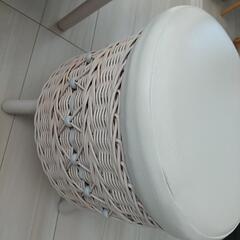 テーブル&スツール 無料の画像