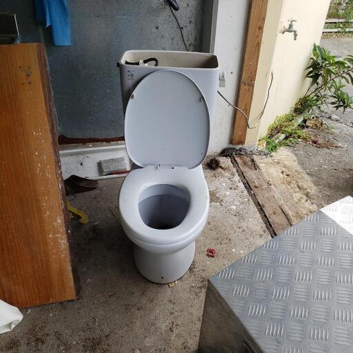 蓋なし便器INAX