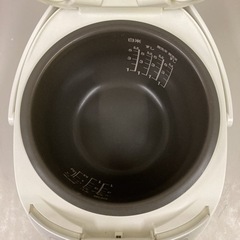 美品　東芝 炊飯器 5.5合 マイコン式 銅コート釜 ホワイト RC-10MFHの画像