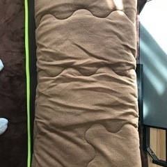 こたつテーブル　と　２つ座椅子の画像