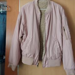 ピンクのリバーシブルブルゾンearth music & ecologyの画像