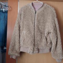 ピンクのリバーシブルブルゾンearth music & ecologyの画像