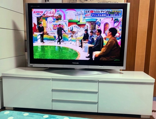 50” Panasonic VIERA Plasma TV + BESTA Burs  TV Bench