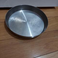 【お譲り先決定】ケーキ型とふるいのセットの画像