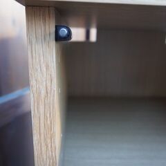 無印良品(MUJI)のオーク材キャビネットです。リビングボードやキッチンの収納庫、書庫など用途はさまざま。カフェ風やモダンなお部屋にもおススメです♪扉付で使い勝手も抜群。BL126の画像