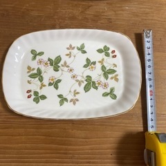 WEDGWOOD ワイルドストロベリー　長方形のお皿2枚セットの画像