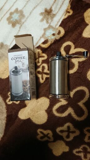 箱付、手動式 手回しコーヒーミル １度のみ使用。