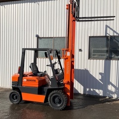 トヨタ　中古フォークリフト　ガソリン車　2トンの画像