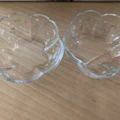 停止します→ハローキティ　デザート皿【1枚割れあり】の画像